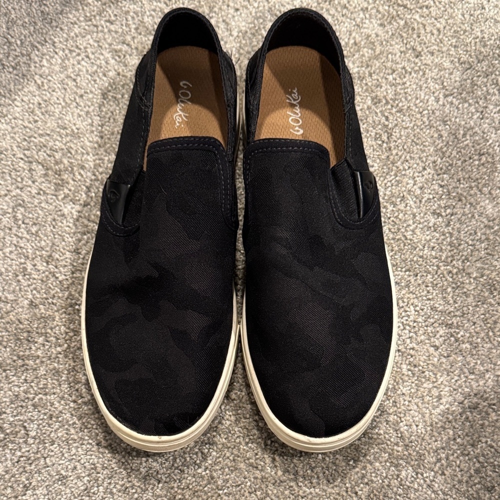 Olukai Slip On Sneakers Women’s Size 7 Black Camo Comfort Shoe Pehuea Pa’i Shoes